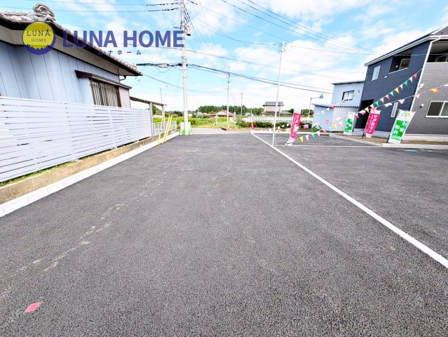 小美玉市羽刈第3　新築戸建　2号棟の前面道路含む現地写真|ルナホームは、物件のメリット・デメリットもわかりやすくご説明いたします♪