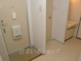 プレジール加藤　Ｂ棟の玄関