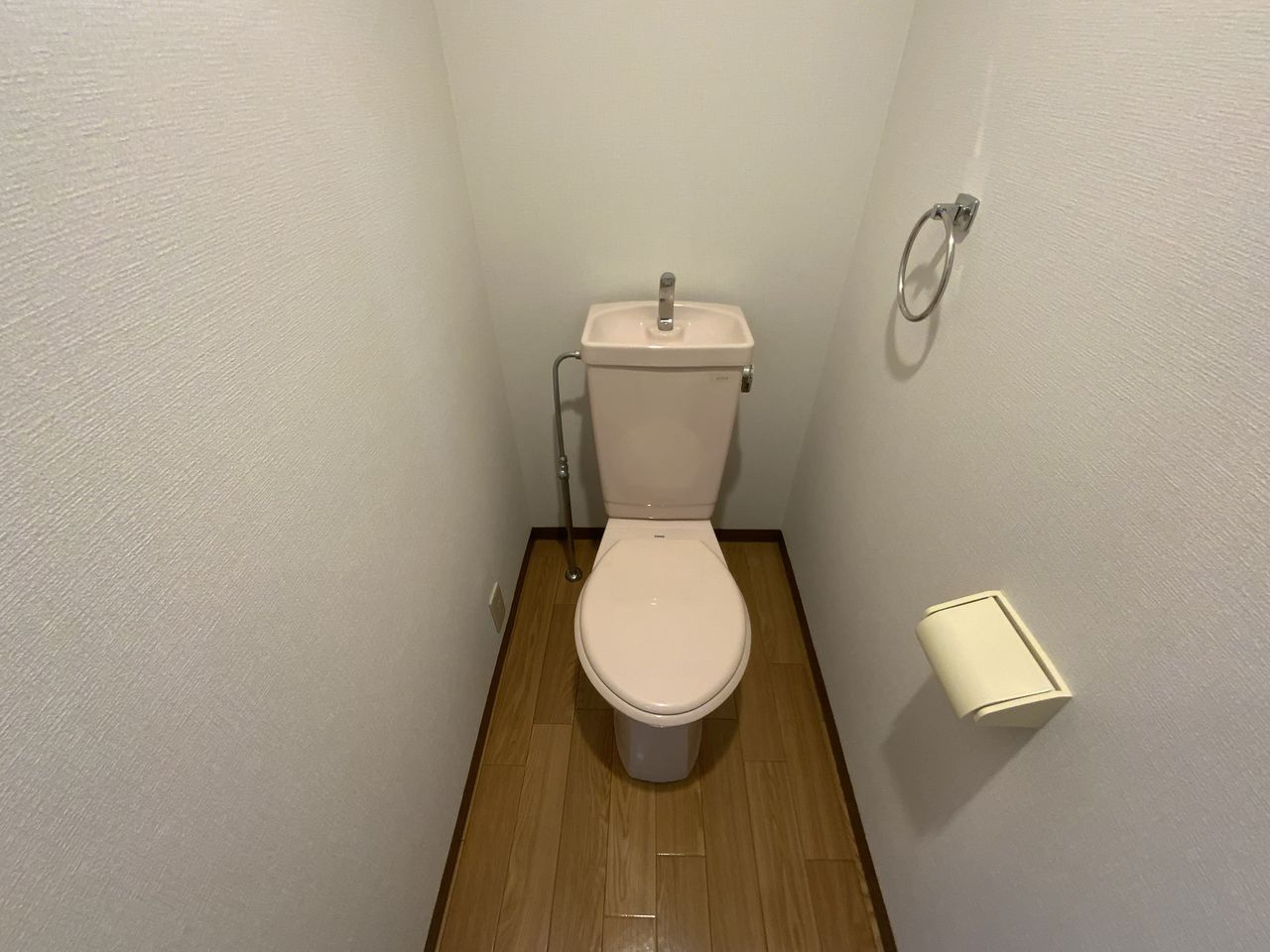 菱和パレス明大前のトイレ|ゆったりとした空間のトイレです