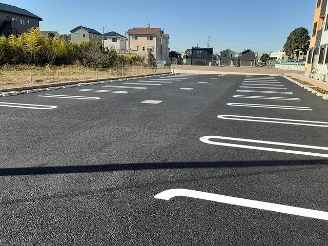 ラーナ カーサ A棟の駐車場