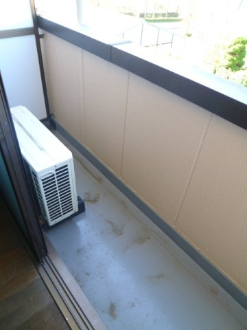 陽当たり良好のバルコニーで洗濯物も良く乾きます♪
