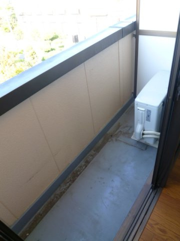 陽当たり良好のバルコニーで洗濯物も良く乾きます♪