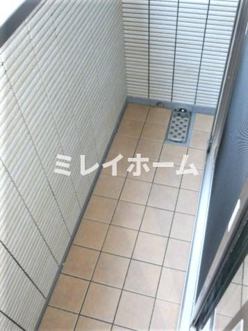 ビューノウメモトのバルコニー|同建物内、別のお部屋の参考写真になります。