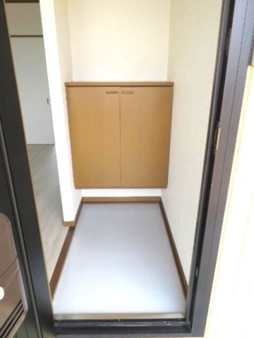松戸市中和倉のアパートの玄関