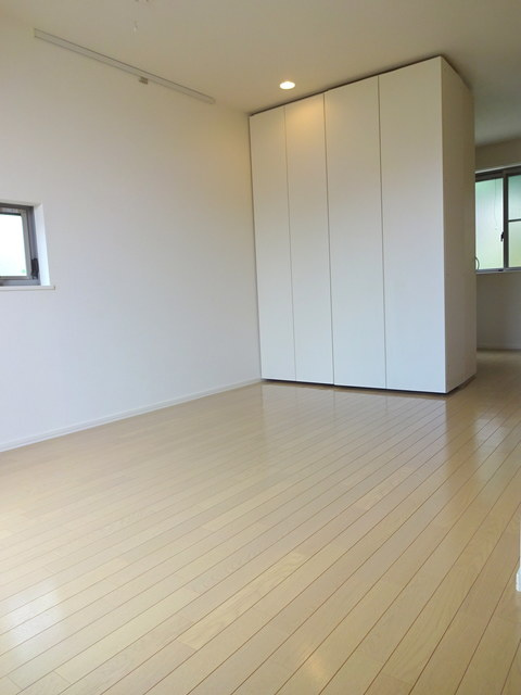 国立市北１丁目の賃貸マンションの居間・リビング|★可動式収納で自由に間取りアレンジ★