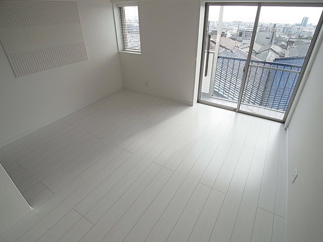 レバンス高取の内装|綺麗なフローリングに仕上がっています