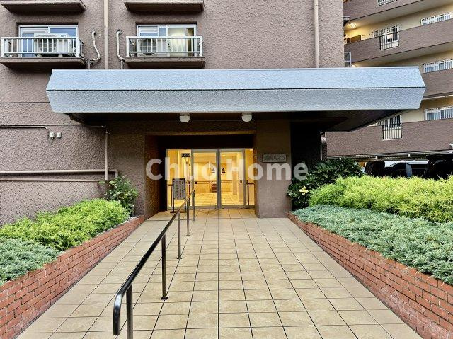 葛西ハイツのエントランス|【エントランス】マンションのエントランスは、その物件の印象を決める、顔とも言える場所です。毎日通る場所ですからきれいなのが一番です。