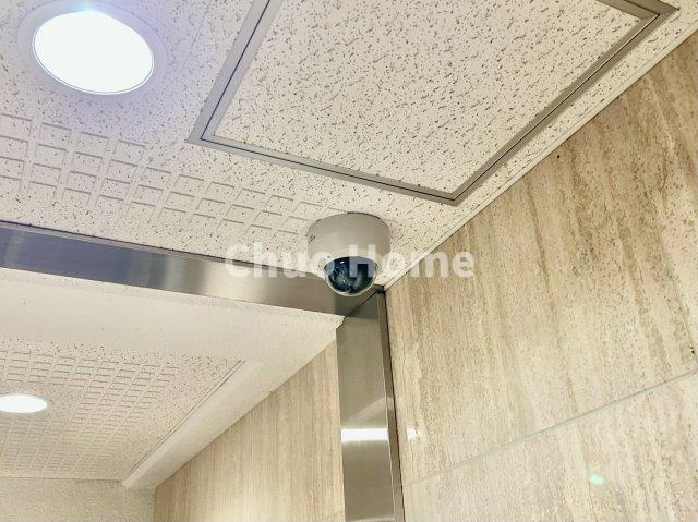 葛西ハイツの防犯設備|【防犯カメラ】何かあった時の大事な証拠になることももちろんなりますが、防犯というくらいですので大事なのは防犯カメラがあることによって抑止力につながることですよね。