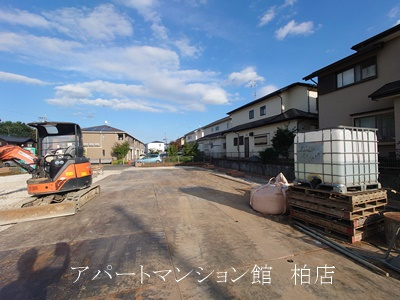 流山市東深井新築アパートの駐車場