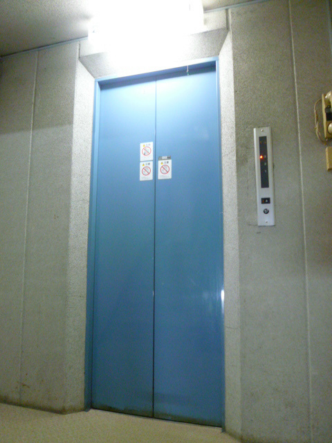 エレベーター付きで上階でもラクラクです♪