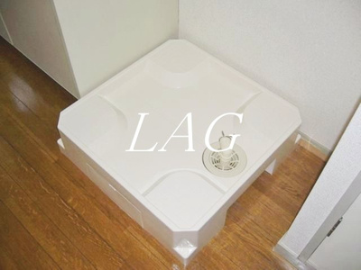 【設備】 | ロイヤルハイツ丘 | 室内洗濯機置き場です。