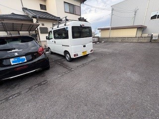 ヴィラージュ美崎の駐車場