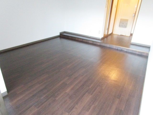 エスペランサ１１の居間・リビング|フローリングのお部屋です
