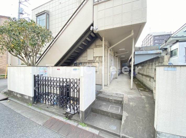メゾン峰のエントランス