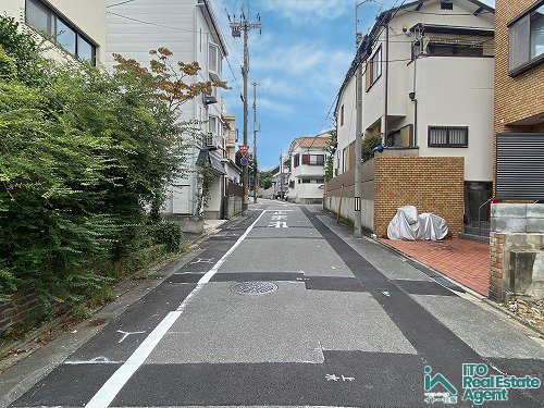 紫野南花ノ坊町 新築戸建の前面道路含む現地写真