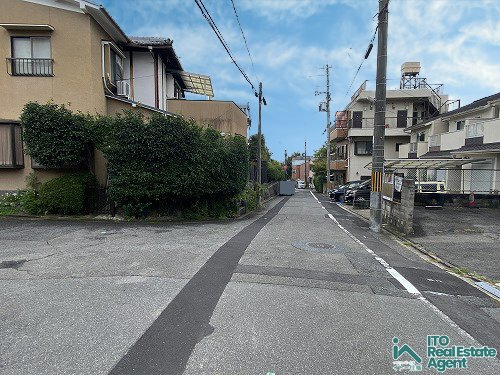 紫野南花ノ坊町 新築戸建の前面道路含む現地写真