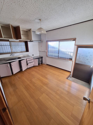 【居間・リビング】 | 鳥取市湖山町東１丁目中古一戸建て借家