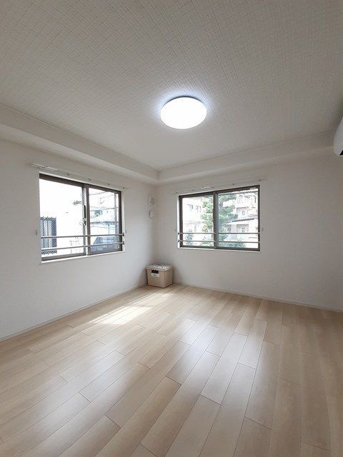 サンリシェル八幡山の居間・リビング