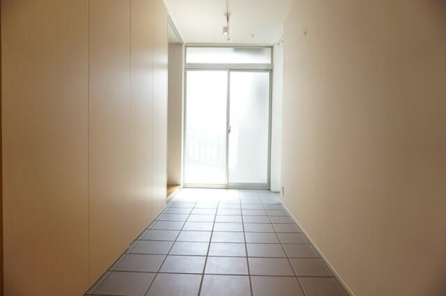 月光町アパートメントの玄関
