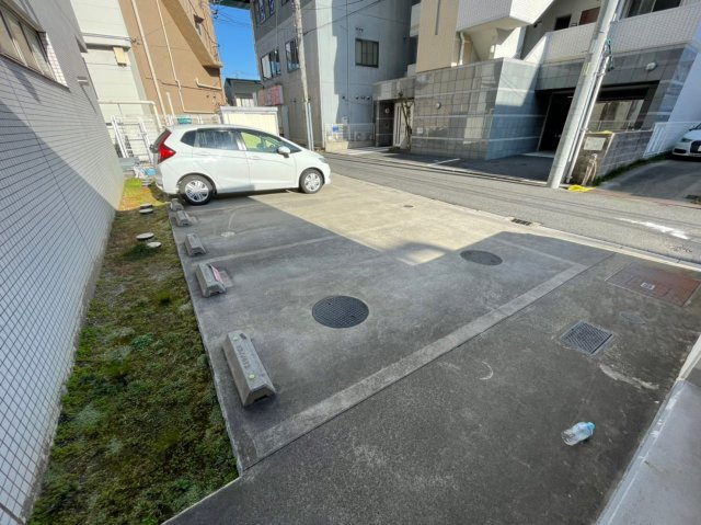 パルティール城西　名古屋市賃貸　仲介手数料無料の駐車場
