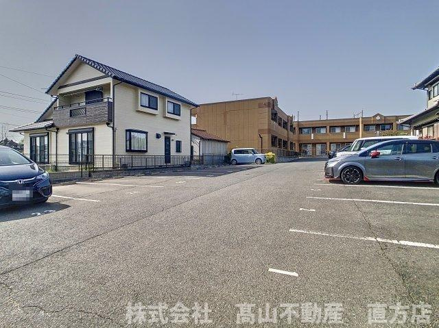北九州市八幡西区真名子１丁目のアパートの駐車場