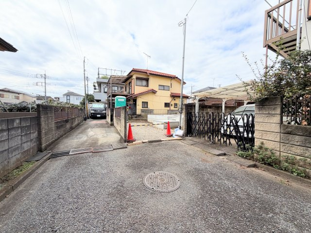 立川市砂川町２丁目　全1棟　新築戸建ての前面道路含む現地写真