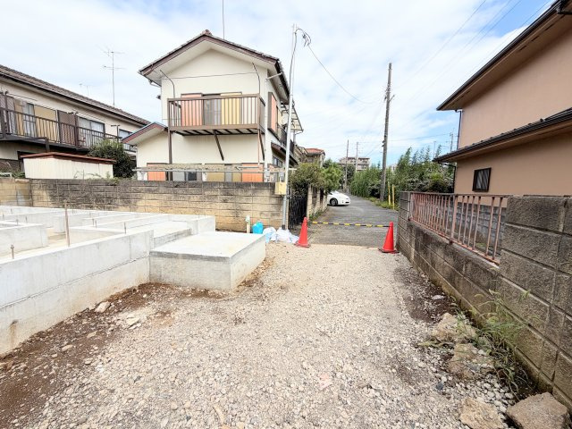立川市砂川町２丁目　全1棟　新築戸建ての前面道路含む現地写真
