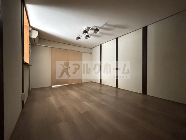 国道長屋の洋室