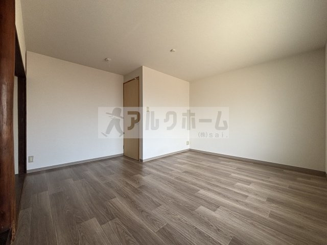 国道長屋の洋室