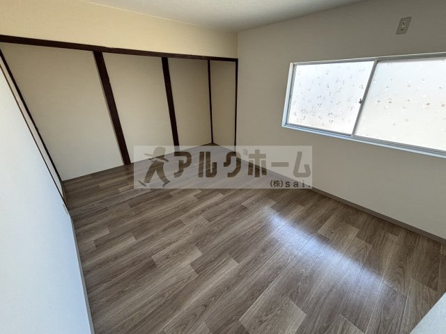 国道長屋の洋室