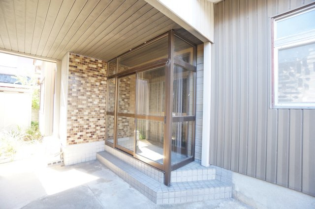 貸家　下莇生田町の玄関