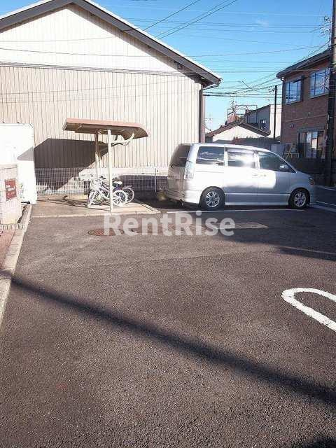 ドゥーメゾンＮの駐車場