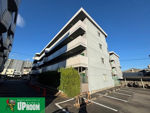 クレールショーワⅢの駐車場