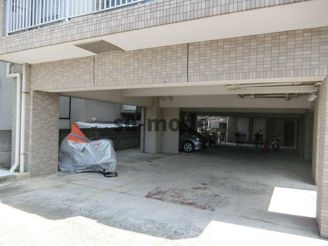 Asixの駐車場