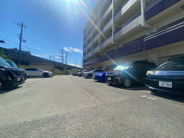 LuoMaroon（ルオマルーン）の駐車場