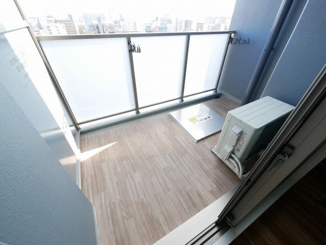 大阪市淀川区宮原２丁目の賃貸マンションのバルコニー
