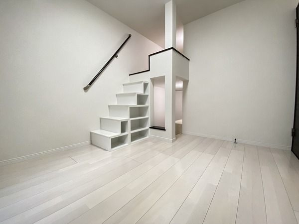 ラルーチェの居間・リビング|白を基調とした居室☆
