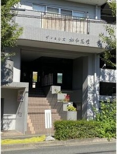 サンヒルズ松和花壇の駐車場