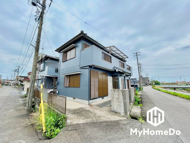 春日井市南花長町の外観|青空に美しく映える、シンプルで飽きのこない外観デザインです。