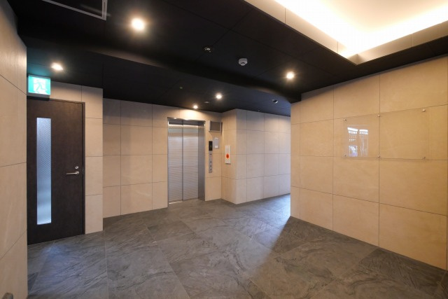 大阪市城東区放出西２丁目の賃貸マンションのロビー