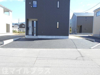 【駐車場】 | 会津若松市館馬町新築一戸建て5棟 | 車をお持ちの方に嬉しい駐車場付きの物件です