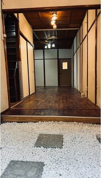 旭区今市戸建の玄関