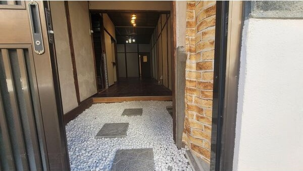 旭区今市戸建のエントランス