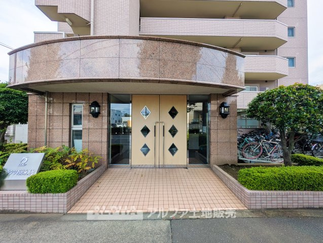 グランツ羽村神明台アイルフォートの外観|【New Life】◆ここから始まる新生活◆
住まいの第一印象をつくる整った外観。専有面積77.76平米、3LDKの住戸で新生活を始めませんか。