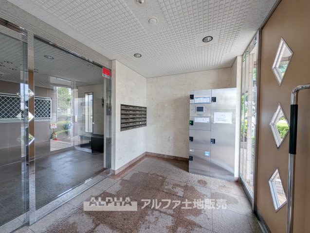 グランツ羽村神明台アイルフォートのエントランス|【Warm Welcome】◆住まいへ導くエントランス◆
毎日の行き帰りに利用するマンションのエントランス。住まう方や訪れる方を迎える共用スペースです。