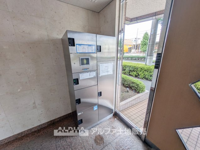 グランツ羽村神明台アイルフォートのエントランス|【Delivery Box】◆不在時の荷物受取りに便利◆
外出中でも荷物を受け取りやすい宅配ボックス。再配達の手間を減らし、日々の暮らしを便利にします。