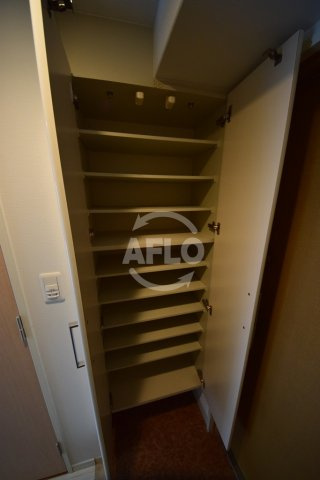 コーポYAHATAナンバ元町の玄関|コーポYAHATAナンバ元町　下駄箱