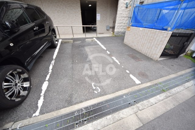 コーポYAHATAナンバ元町の駐車場|コーポYAHATAナンバ元町　駐車場