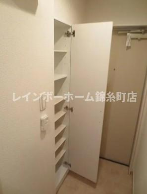 リブリ・クロシェットの玄関