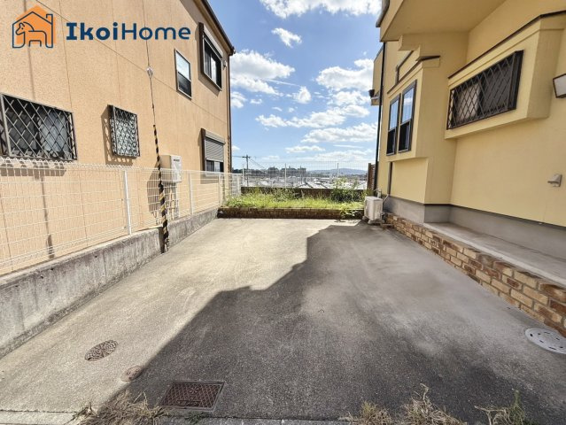 神戸市西区伊川谷町潤和　中古戸建の駐車場|●年中無休：当日予約可●駐車場は2台可能です！自転車やバイクを置くスペースもございます！